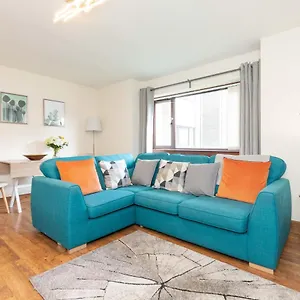 Apartment Allanfield Quiet Central Family With Parking, Edinburgh